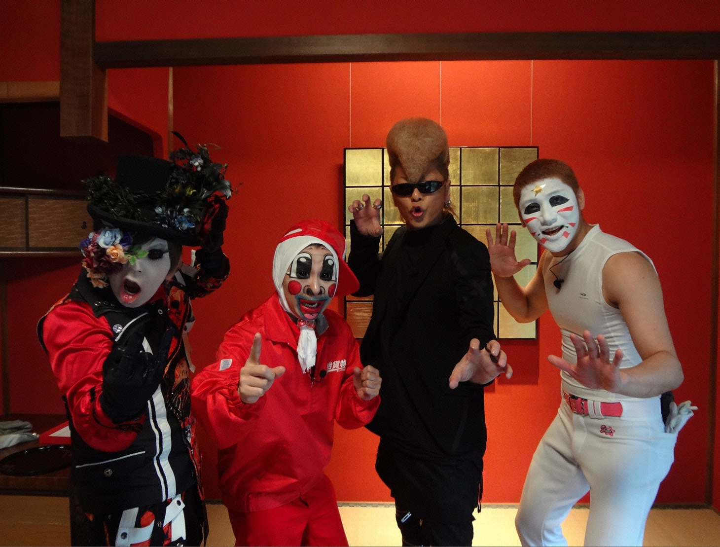 「笑神様は突然に… 人気キャラクター大集合スペシャル」に登場するチーム綾小路翔。 (c)日本テレビ