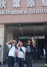 「芸人3人が大好きなアイドルを語るライブ（仮）」に出演する（左から）しずる村上、ドドん石田、モダンボーイズ長岡。