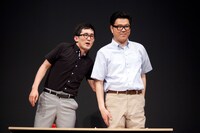 「シソンヌライブ『quatre』」のワンシーン。