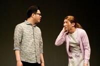 「シソンヌライブ『quatre』」のワンシーン。