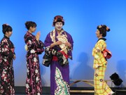 「劇団あるある座」の旗揚げ公演の様子。(c)吉本興業