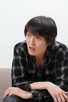 ライブ企画「THE EMPTY STAGE 2015 SUMMER」で支配人を務め、自身も1人しゃべりのステージに登場する千原ジュニア。