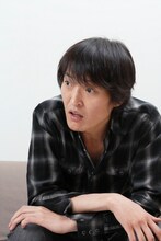 ライブ企画「THE EMPTY STAGE 2015 SUMMER」で支配人を務め、自身も1人しゃべりのステージに登場する千原ジュニア。