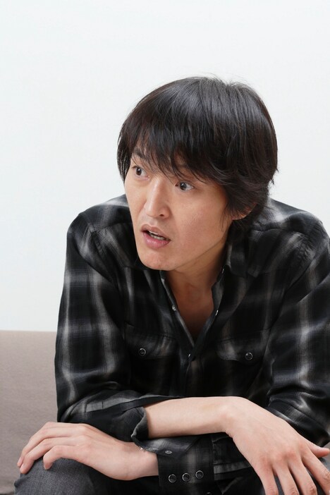 ライブ企画「THE EMPTY STAGE 2015 SUMMER」で支配人を務め、自身も1人しゃべりのステージに登場する千原ジュニア。