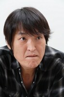 ライブ企画「THE EMPTY STAGE 2015 SUMMER」で支配人を務め、自身も1人しゃべりのステージに登場する千原ジュニア。