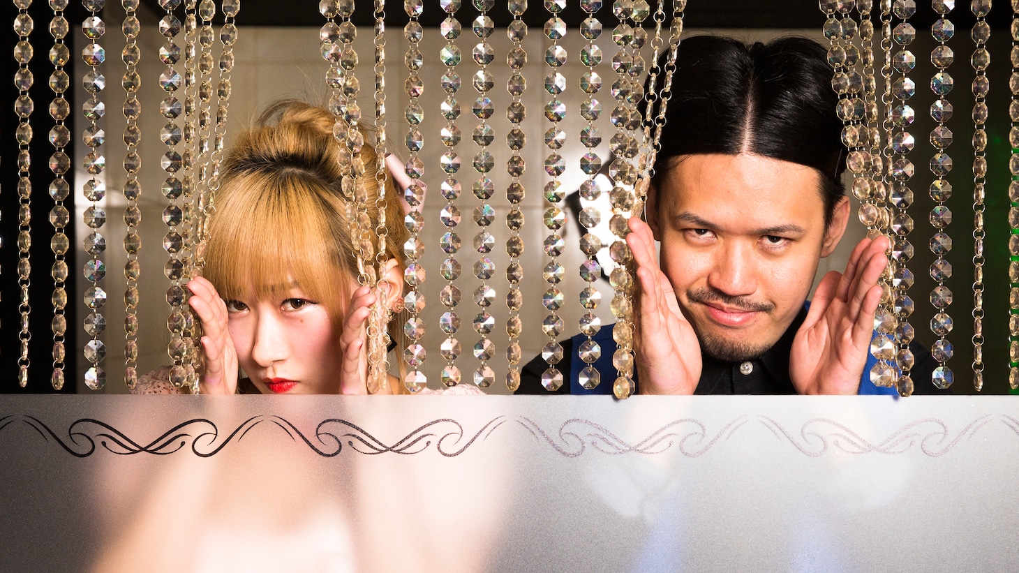 ピスタチオ伊地知（右）と、アカシックのボーカル・理姫（左）。