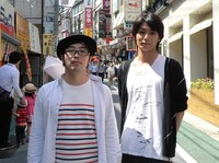 （左から）ドランクドラゴン鈴木、八神蓮。(c)テレビ朝日