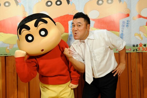 （左から）野原しんのすけ、アンタッチャブル山崎。(c)臼井儀人/双葉社・シンエイ・テレビ朝日・ADK