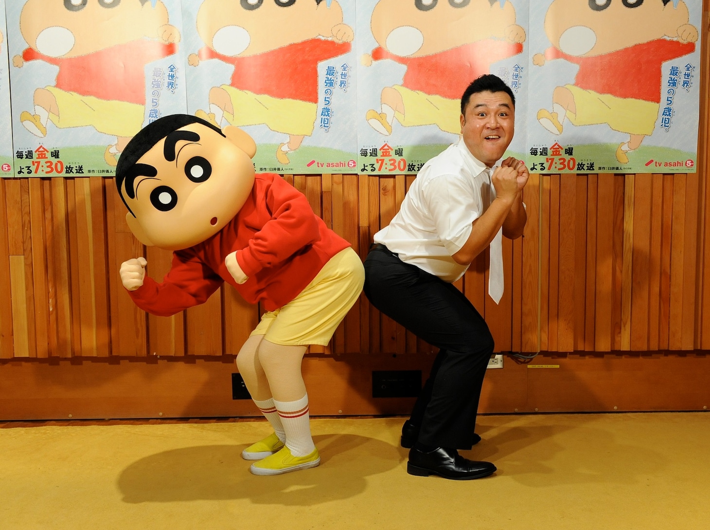 「クレヨンしんちゃん」に出演する、（左から）野原しんのすけ、アンタッチャブル山崎。(c)臼井儀人/双葉社・シンエイ・テレビ朝日・ADK