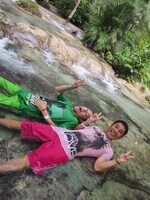 DVD「東野・岡村の旅猿SP＆6 プライベートでごめんなさい…カリブ海の旅（5） ドキドキ編 プレミアム完全版」に出演する（左から）ナインティナイン岡村、東野幸治。(c)「東野・岡村の旅猿6」製作委員会