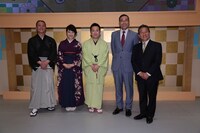 「JOBK放送開始90年スペシャル 笑って語って90年～ENGEI NO REKISHI～」の会見に出席した（左から）旭堂南左衛門、春野恵子、桂吉弥、オール巨人、オール阪神。