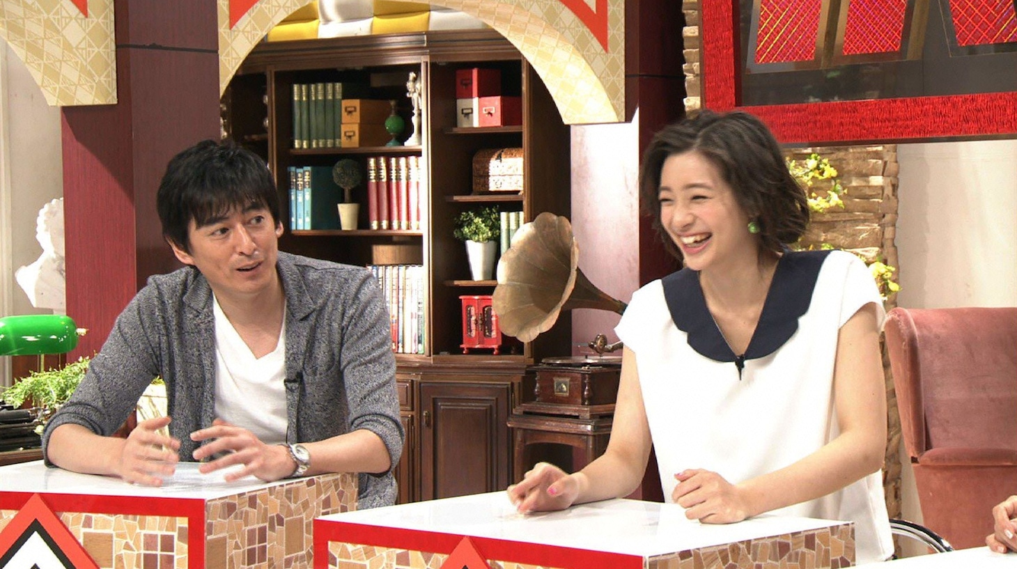 「決め方TV」に出演する、（左から）博多華丸・大吉の大吉、足立梨花。(c)テレビ朝日