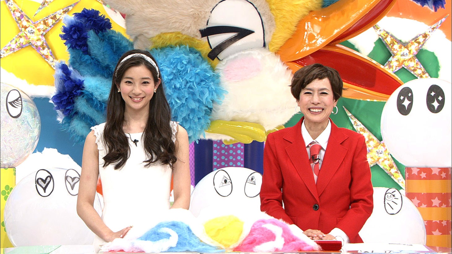 司会の足立梨花と久本雅美。(c)NHK