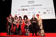 「Short Shorts Film Festival & Asia 2015」の話題賞を受賞した鉄拳(右から2番目)。