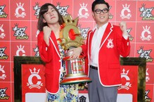 「キングオブコント2014」王者のシソンヌ。