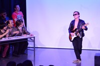 「禿夢2代目エアギタリスト公開オーディション」の様子。