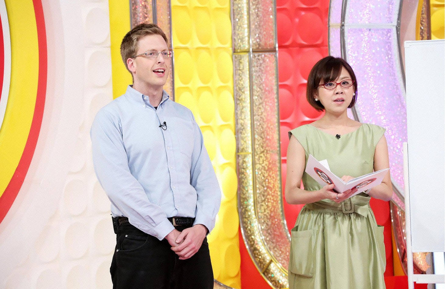 「ソレダメ！～あなたの常識は非常識!?～」に出演する厚切りジェイソン（左）。(c)テレビ東京