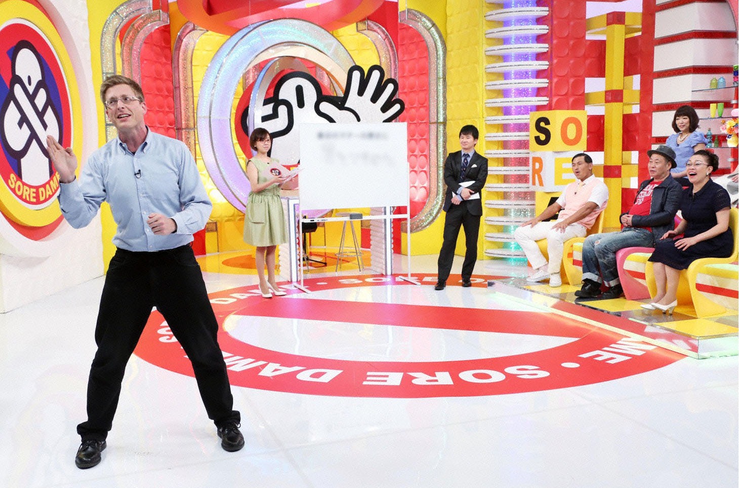 「ソレダメ！～あなたの常識は非常識!?～」に出演する厚切りジェイソン（左）。(c)テレビ東京