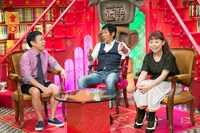 「なるみ・岡村の過ぎるTV」スペシャルゲストの明石家さんま（中央）。(c)ABC