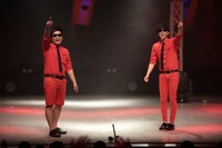 「ラッスンゴレライブ」のワンシーン。(c)2015 吉本興業