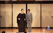 マツコロイドと漫才を披露するナイツ土屋（右）。(c)日本テレビ