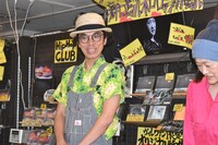 サイン＆チェキ会の様子。