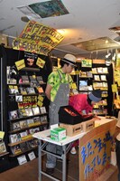 サイン＆チェキ会の様子。