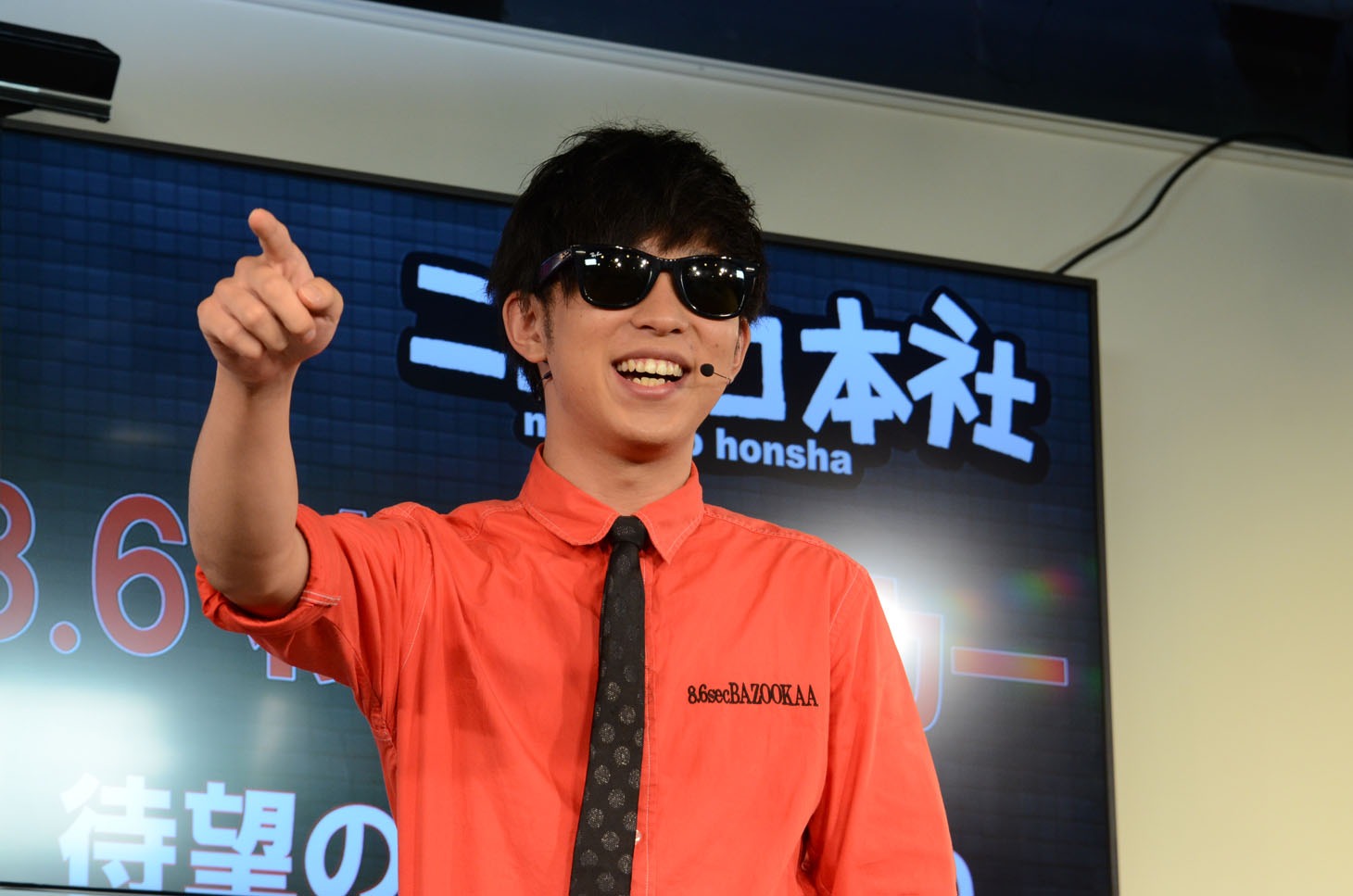 1人でトークを繰り広げる田中シングル。