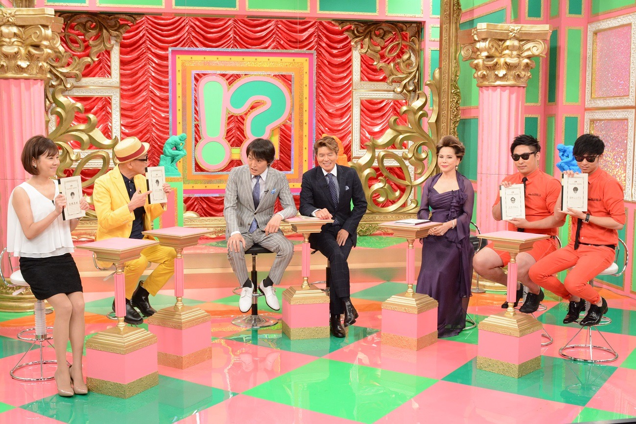 左から高橋真麻、テリー伊藤、千原ジュニア、ヒロミ、デヴィ夫人、8.6秒バズーカー。 (c)CTV