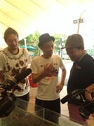 COWCOWのインドネシアロケの様子。