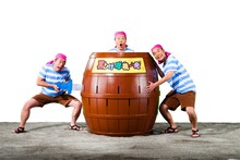 黒ひげ危機一発シリーズをPRすることになったダチョウ倶楽部。