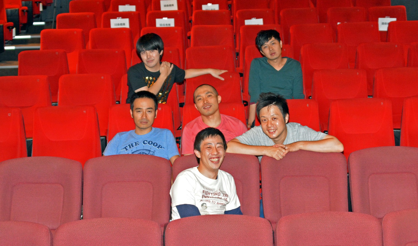 「円山町再開発」初日公演を終えた円山スクランブルエッグスのメンバー。