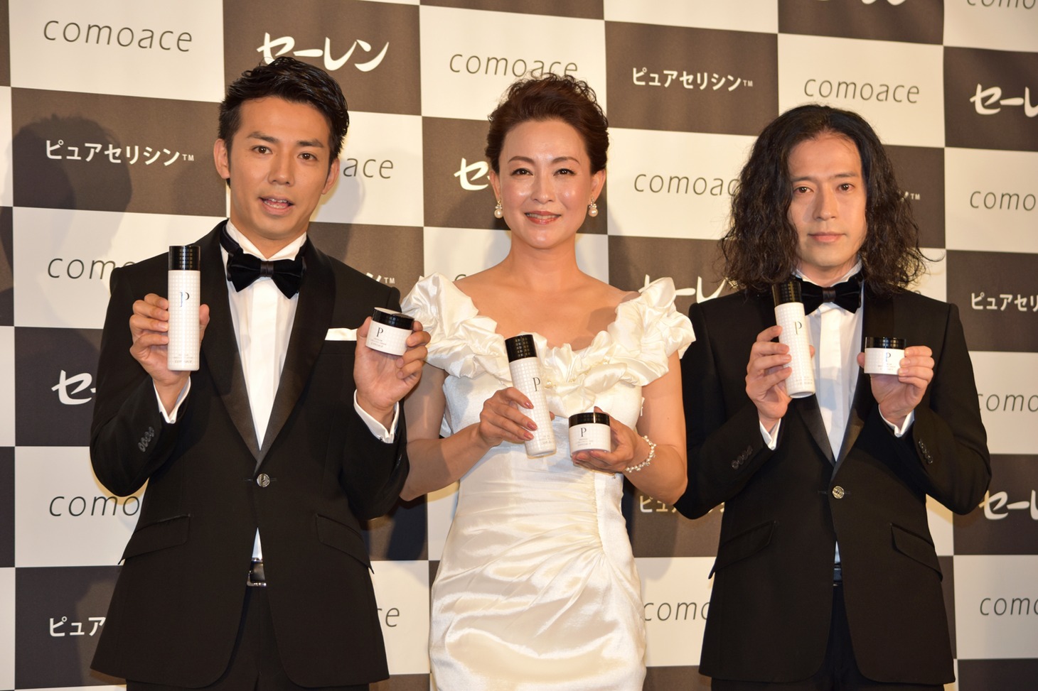 「コモエース プレミアム」の発表会の様子。