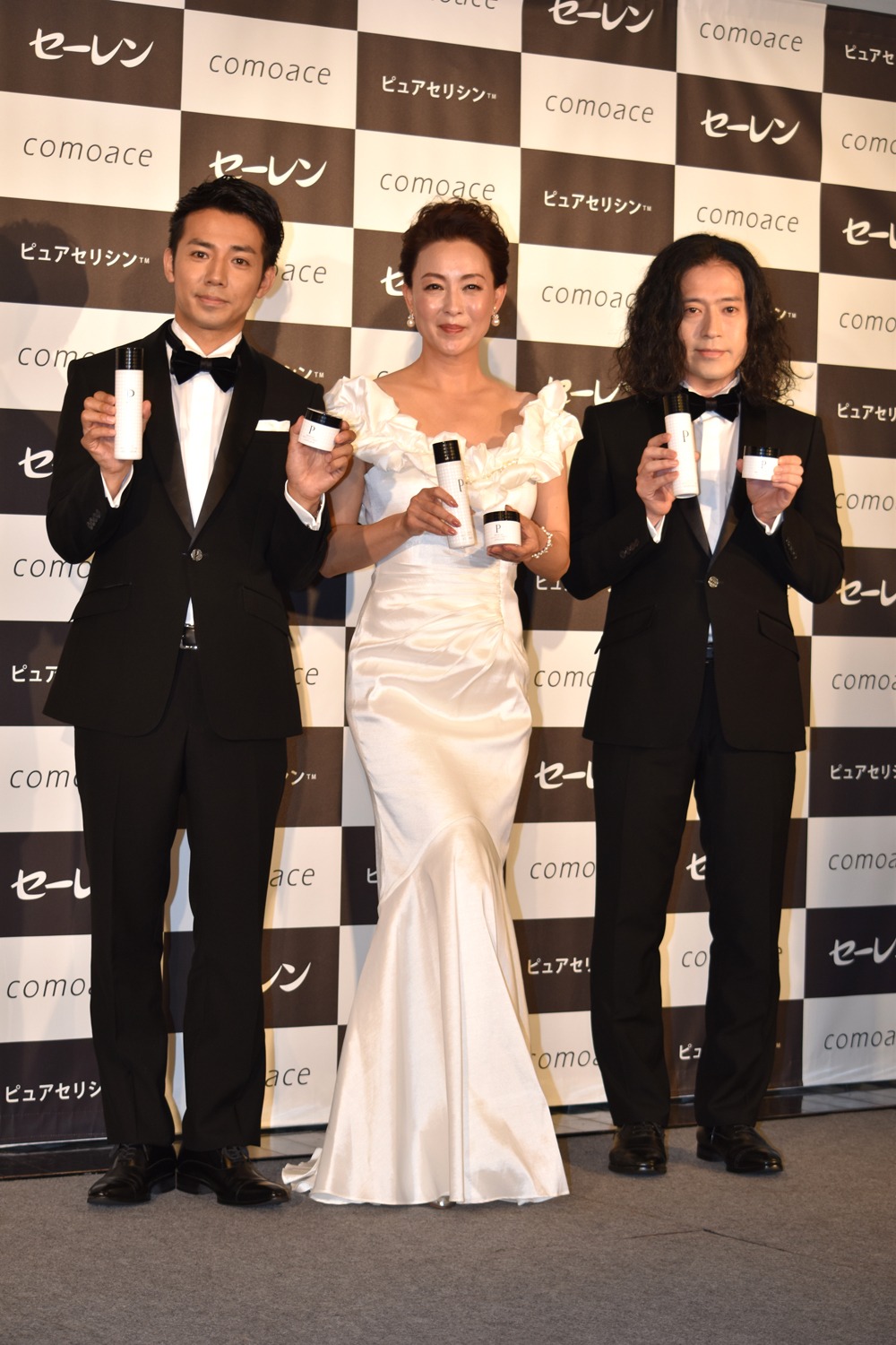 「コモエース プレミアム」の発表会の様子。