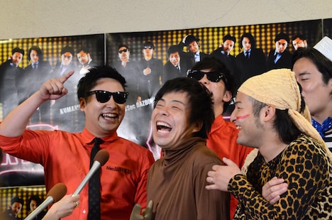 意気込む8.6秒バズーカーはまやねん(左端)。