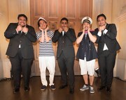 左からペネ・パティ（ソレ・ミオ）、クマムシ佐藤、モゼス・マッケイ（ソレ・ミオ）、クマムシ長谷川、アミタイ・パティ。