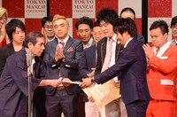 表彰式の様子。