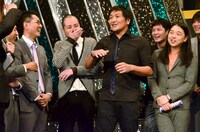 （左から）ナイツ、スリムクラブ、POISON GIRL BAND。