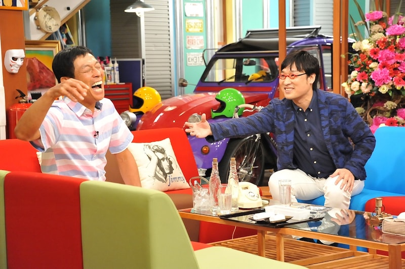 「さんまのまんま」にゲスト出演する南海キャンディーズ山里（右）。(c)関西テレビ