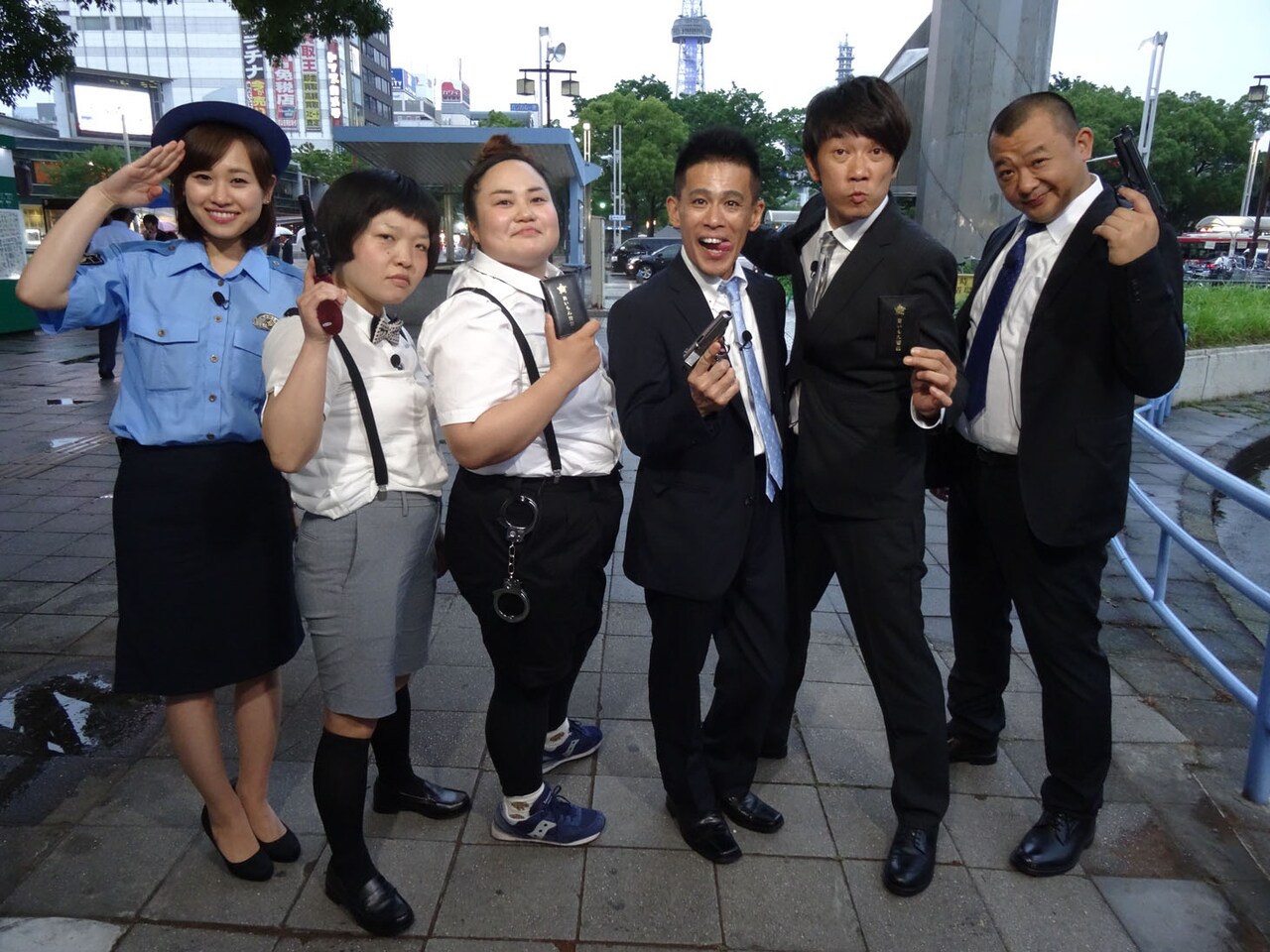 「旨いもん刑事II」に出演する、（左から）松原朋美（中京テレビアナウンサー）、おかずクラブ、柳沢慎吾、TKO。(c)中京テレビ