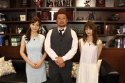 「どうなる?」囲み取材の様子。