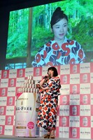 森三中・黒沢と、VTRに登場する女優の黒木華。