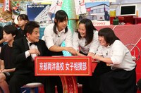スピードワゴン井戸田がサポートする京都両洋高校女子相撲部。(c)関西テレビ
