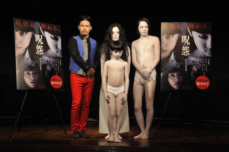 フォトセッションのワンシーン。(c)2015「呪怨 -ザ・ファイナル-」製作委員会