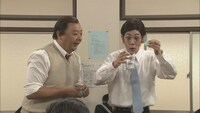 コント「ガチガチ上刈（あがり）先生」のワンシーン。 (c)NHK