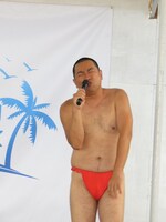 あるあるネタを熱唱するRG。