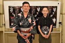 配信を終えた笑い飯・哲夫と西加奈子（左から）。