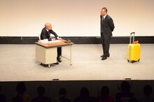 「バイきんぐ単独ライブ『クィーン』」のワンシーン。