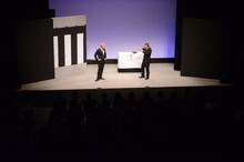 「バイきんぐ単独ライブ『クィーン』」のワンシーン。