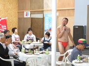 あるあるネタを熱唱するRG。